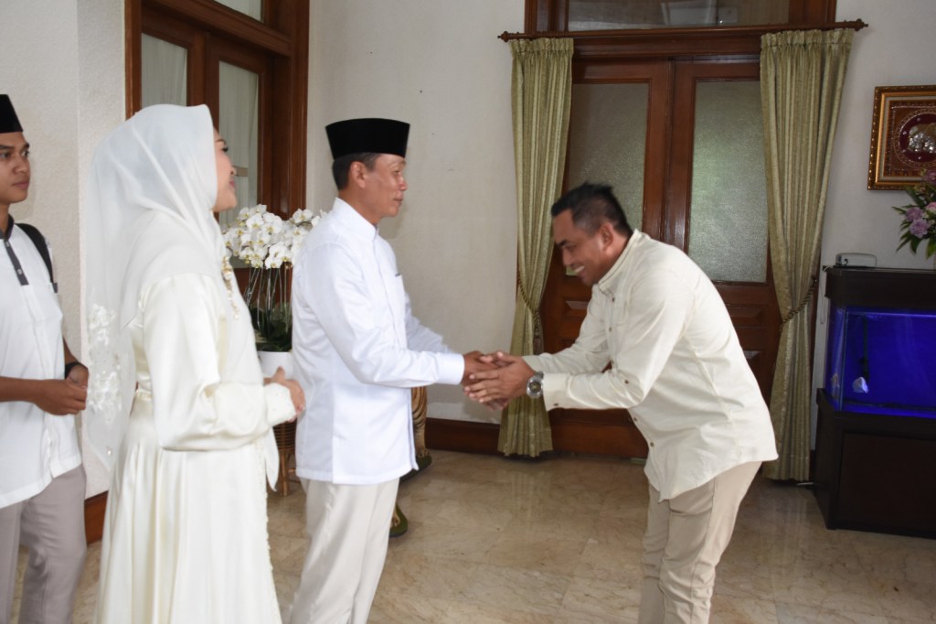 Hari Pertama Lebaran, Danrem 062/Tn Menghadiri Open House dan Hallal Bihallal di Kediaman Dinas Pangdam III/Slw