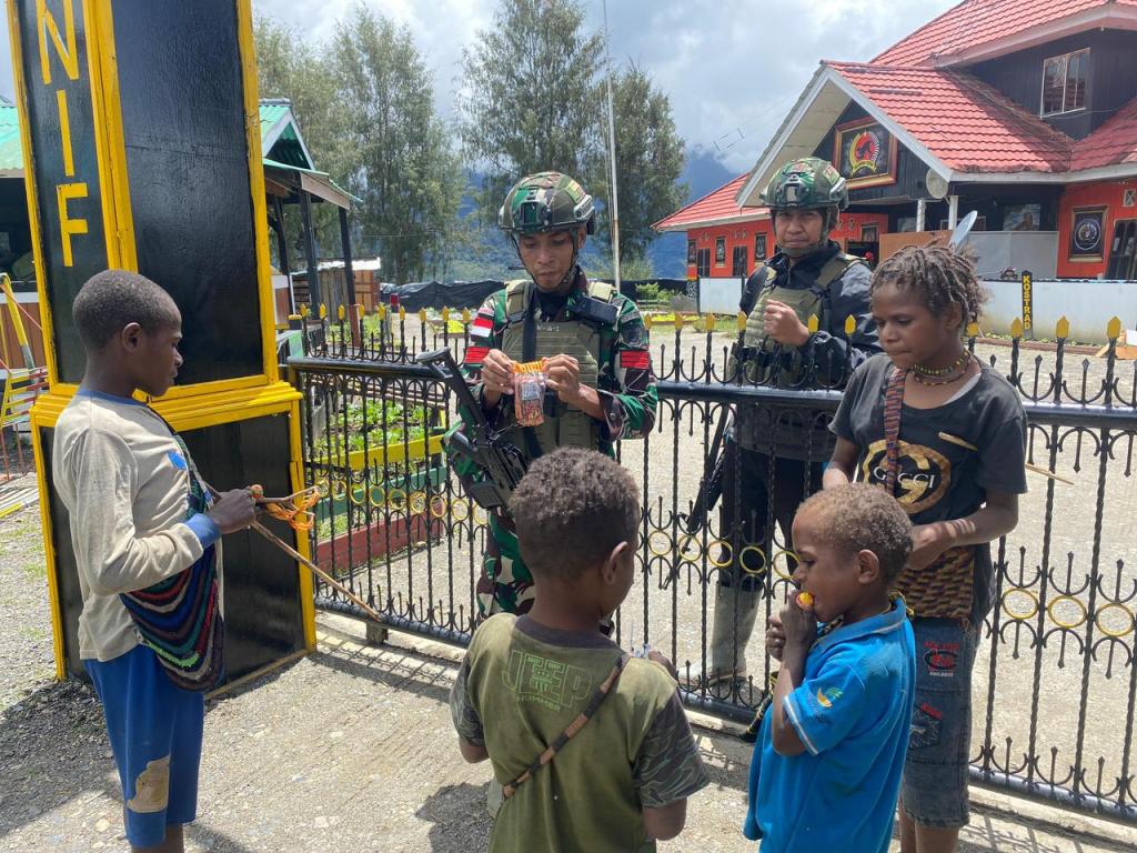 Kembali Prajurit 509 Condromowo Berbagi Kebahagiaan Bersama Anak&nbsp;Papua