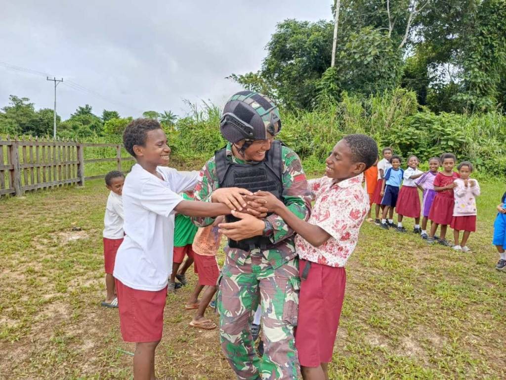 Fun Game, Cara Satgas Yonif 310/KK Hadirkan Keceriaan dan Kebahagiaan