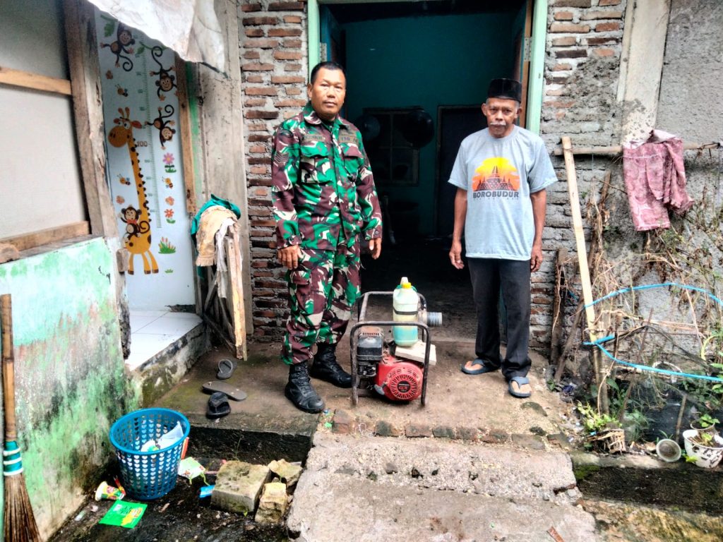 Danramil 0602-13/Padarincang Perintahkan Babinsa Cek Mesin Pompa Bantuan Kementan