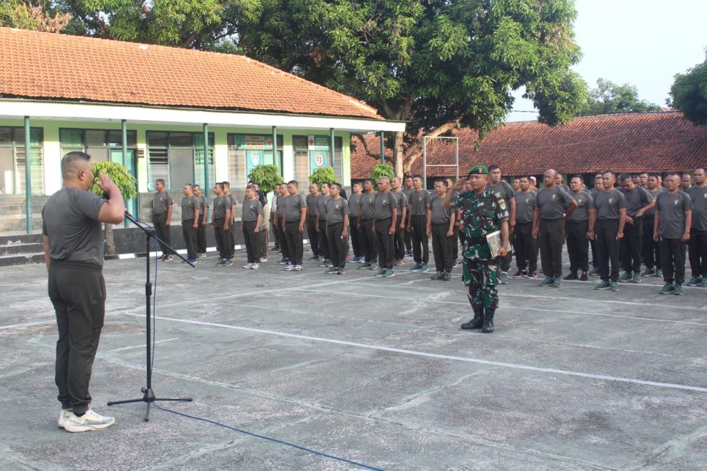 Prajurit dan PNS TNI AD Kodim Majalengka Laksanakan Apel dan Olahraga&nbsp;Bersama