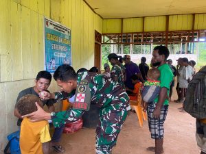 Satgas Pamtas Statis RI-PNG Yonif 111/KB Bantu Pukesmas Dalam Kegiatan Imunisasi Untuk Balita Di&nbsp;Perbatasan