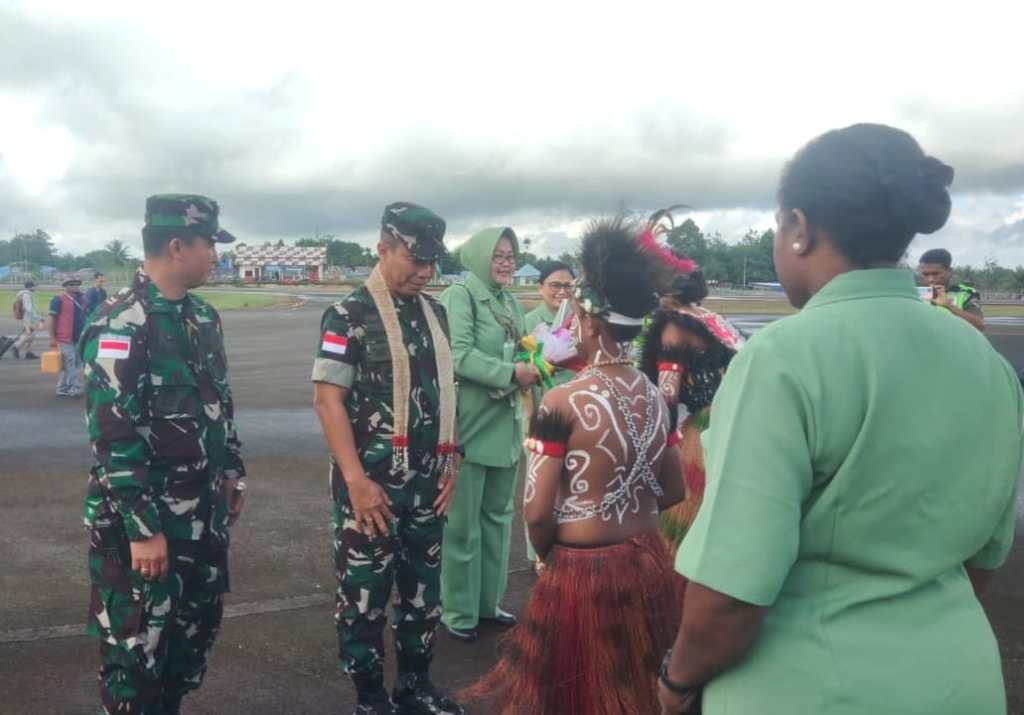 Dansatgas Pamtas Statis RI-PNG Yonif 111/KB Sambut Kedatangan Kasdam XVII/Cend Di Boven Digoel Papua&nbsp;Selatan