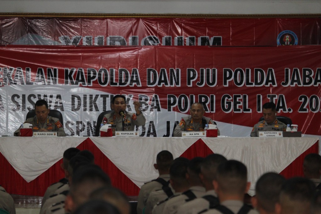 Kunjungan dan Pembekalan Kapolda Jabar kepada siswa Diktukba Polri T.A 2024 Gel. I di SPN Polda&nbsp;Jabar